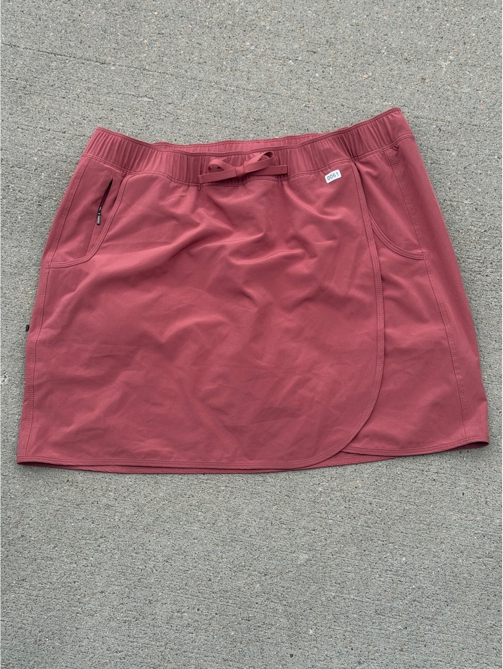 Patagonia Women's Athletic Skort Size Large in Burgundy